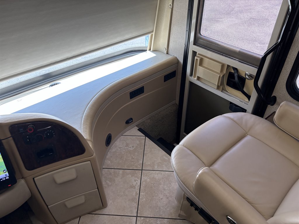 2011 Freightliner Xc Raised Rail Rear Engine Motor Home Chassis - $89,000